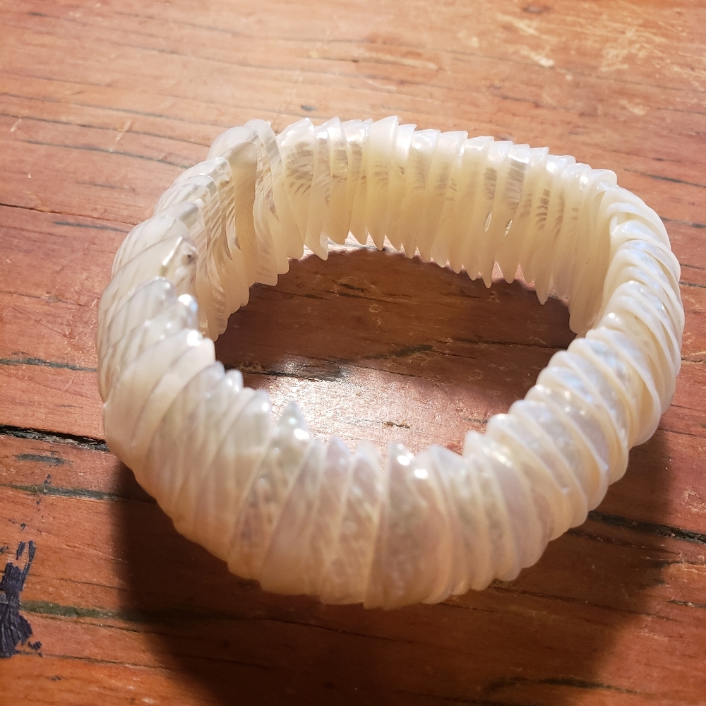 Natural Sea Shell Pearly White Stretch Bracelet